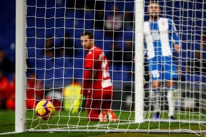 0-4. El Barcelona fulmina al Espanyol en el derbi 0-4. El Barcelona fulmina al Espanyol en el derbi