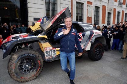Carlos Sainz: "Pienso que puedo pelear por la victoria en el Dakar" Carlos Sainz: "Pienso que puedo pelear por la victoria en el Dakar"