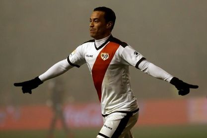 2-1. Raúl de Tomás regala por Navidad una victoria y un soplo de aire al Rayo 2-1. Raúl de Tomás regala por Navidad una victoria y un soplo de aire al Rayo