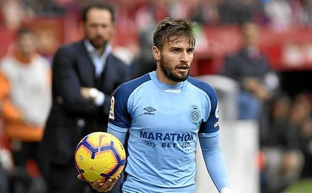 Machín, tras su deseado Portu, observa atento el partido entre Sevilla y Girona. Machín, tras su deseado Portu, observa atento el partido entre Sevilla y Girona.