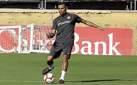 Mercado sigue esperando una llamada de Caparrós que no llega. Mercado sigue esperando una llamada de Caparrós que no llega.