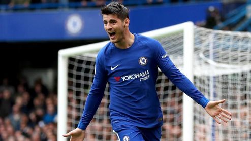 Morata celebra un gol con la elástica del Chelsea. Morata celebra un gol con la elástica del Chelsea.