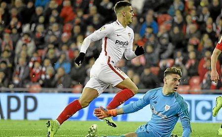 André Silva bate a Simón tras el mano a mano. André Silva bate a Simón tras el mano a mano.