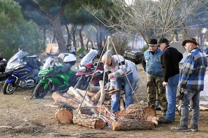 Pingüinos 2019 "planta cara" al frío y ya desprende camaradería y olor a leña Pingüinos 2019 "planta cara" al frío y ya desprende camaradería y olor a leña