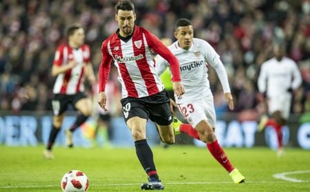 Partido de ida de octavos de la Copa del Rey entre el Athletic y el Sevilla en San Mamés. En la imagen, Aduriz. Partido de ida de octavos de la Copa del Rey entre el Athletic y el Sevilla en San Mamés. En la imagen, Aduriz.