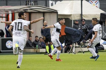 El bicampeón Olimpia exhibe sus fichajes en Asunción en un partido amistoso El bicampeón Olimpia exhibe sus fichajes en Asunción en un partido amistoso