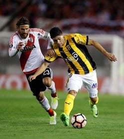 El paraguayo Robert Rojas completa el control médico para fichar por River Plate El paraguayo Robert Rojas completa el control médico para fichar por River Plate