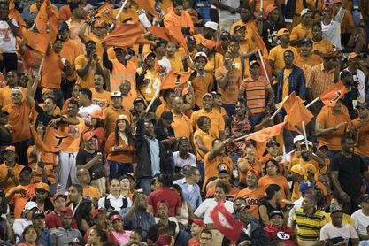 Los Toros vencen con susto a los Leones y avanzan a la final del béisbol dominicano Los Toros vencen con susto a los Leones y avanzan a la final del béisbol dominicano