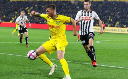 Emiliano Sala volaba a Gales para unirse a su nuevo equipo. Emiliano Sala volaba a Gales para unirse a su nuevo equipo.