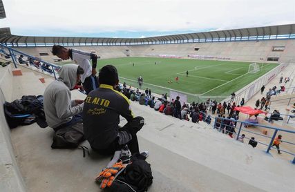 El primer partido de liga en el estadio más alto atrae la atención en Bolivia El primer partido de liga en el estadio más alto atrae la atención en Bolivia