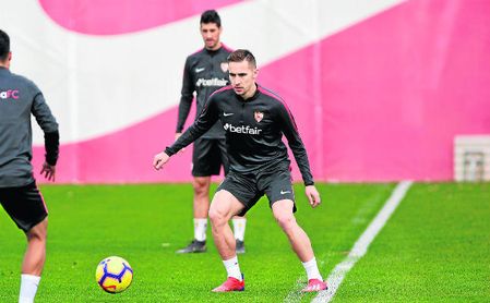 A sus 23 años, Marko Rog busca en el Sevilla los minutos que no ha tenido en las dos últimas campañas y media en el Nápoles, que pagó 14,5 millones por su fichaje. A sus 23 años, Marko Rog busca en el Sevilla los minutos que no ha tenido en las dos últimas campañas y media en el Nápoles, que pagó 14,5 millones por su fichaje.