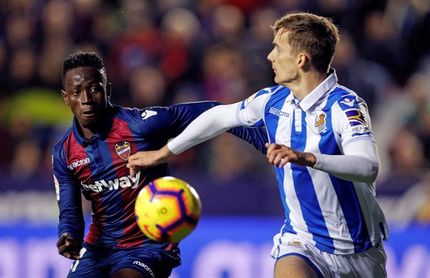 Boateng se deja ver en el Ciutat mientras resuelve su traspaso a la liga china Boateng se deja ver en el Ciutat mientras resuelve su traspaso a la liga china