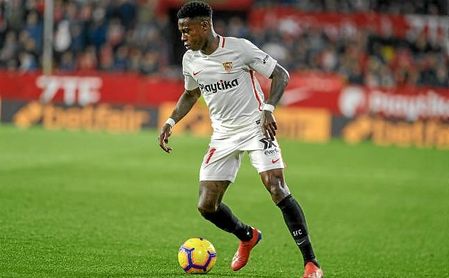 Quincy Promes empezó el partido por la derecha, pero sus mejores minutos los ofreció por la izquierda. Quincy Promes empezó el partido por la derecha, pero sus mejores minutos los ofreció por la izquierda.