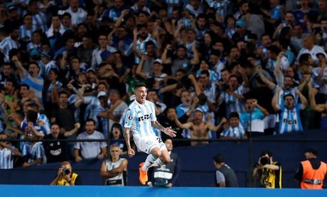 Racing Club aparta del equipo a Centurión por haber empujado al entrenador Racing Club aparta del equipo a Centurión por haber empujado al entrenador