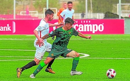 Robert y Calderón, ausente hoy por sanción, en un lance del duelo de la primera vuelta, que finalizó 0-3. Robert y Calderón, ausente hoy por sanción, en un lance del duelo de la primera vuelta, que finalizó 0-3.