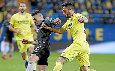 Munir y Álvaro, en un lance del partido. Munir y Álvaro, en un lance del partido.