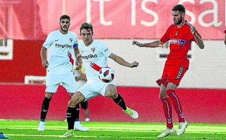 En la imagen, el lateral izquierdo Felipe Chacartegui, en un lance contra el Talavera. En la imagen, el lateral izquierdo Felipe Chacartegui, en un lance contra el Talavera.