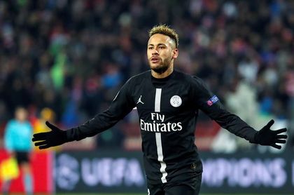 El padre de Neymar rebate críticas y dice que su hijo no es "mimado" El padre de Neymar rebate críticas y dice que su hijo no es "mimado"