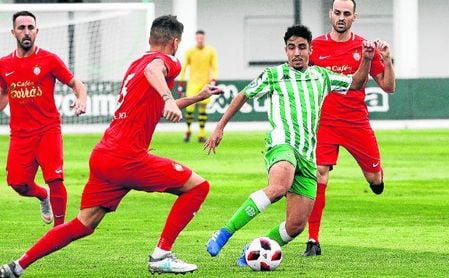 El mediapunta verdiblanco Abreu, en un lance del Betis Deportivo-Urera (1-1). El mediapunta verdiblanco Abreu, en un lance del Betis Deportivo-Urera (1-1).
