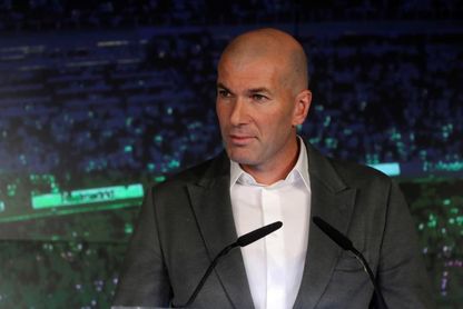 El sorprendente estilismo de Zidane en su presentación como nuevo  entrenador del Real Madrid