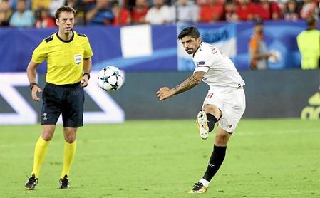 Aleksei Kulbakov, en el partido entre el Maribor y el Sevilla FC. Aleksei Kulbakov, en el partido entre el Maribor y el Sevilla FC.
