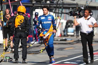 Carlos Sainz abandona el Gran Premio de Australia por rotura de motor Carlos Sainz abandona el Gran Premio de Australia por rotura de motor