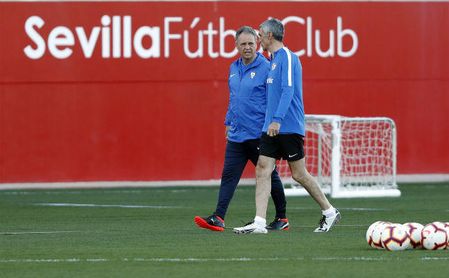 Joaquín caparrós ya entrena con su nuevo cuerpo técnico Joaquín caparrós ya entrena con su nuevo cuerpo técnico