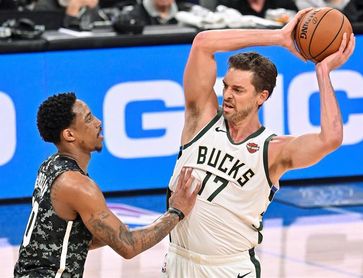 111-105. DeRozan y Aldridge se imponen a los campeones con el noveno triunfo 111-105. DeRozan y Aldridge se imponen a los campeones con el noveno triunfo