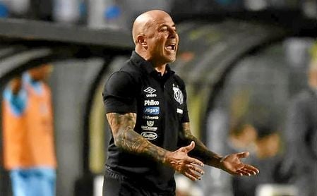 Sampaoli, actual entrenador del Santos. Sampaoli, actual entrenador del Santos.