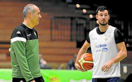 El Betis vuelve a la carga esta noche en San Pablo después de imponerse el pasado viernes al Chocolates Trapa Palencia. El Betis vuelve a la carga esta noche en San Pablo después de imponerse el pasado viernes al Chocolates Trapa Palencia.