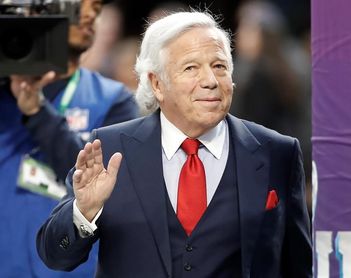 Fiscal ofrece a Kraft acuerdo para retirar cargos de solicitar prostitución Fiscal ofrece a Kraft acuerdo para retirar cargos de solicitar prostitución