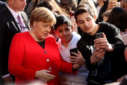 Merkel aborda con los jóvenes el peligro de los populismos para Europa Merkel aborda con los jóvenes el peligro de los populismos para Europa