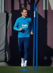 Rakitic y Sergi Roberto se entrenan con el grupo Rakitic y Sergi Roberto se entrenan con el grupo