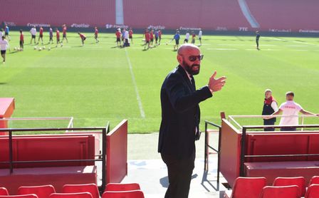 Monchi, en una sesión de entrenamiento de su equipo. Monchi, en una sesión de entrenamiento de su equipo.