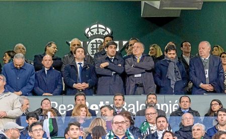 Supporters pide un cambio al club. Supporters pide un cambio al club.