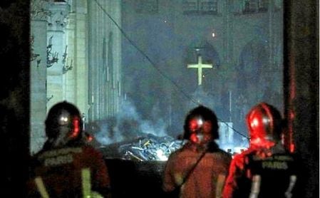 El interior de Notre Dame tras el incendio. El interior de Notre Dame tras el incendio.