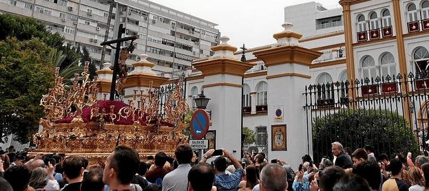 La vivienda del detenido en Sevilla está siendo registrada. La vivienda del detenido en Sevilla está siendo registrada.