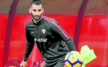 Gonalons sigue sin entrenarse con el grupo. Gonalons sigue sin entrenarse con el grupo.