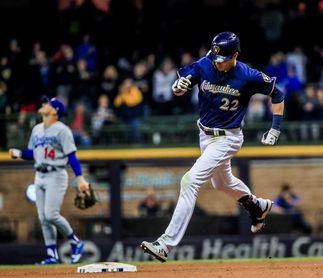 3-1. El mexicano Urías lanza joya de pelota y Dodgers derrotan a Cerveceros 3-1. El mexicano Urías lanza joya de pelota y Dodgers derrotan a Cerveceros