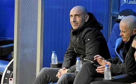 Abelardo asegura que él no ha filtrado que se marchará en verano del Alavés. Abelardo asegura que él no ha filtrado que se marchará en verano del Alavés.