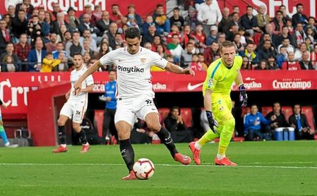Ben Yedder marca el cuarto gol del Sevilla tras regatear a Alberto. Ben Yedder marca el cuarto gol del Sevilla tras regatear a Alberto.