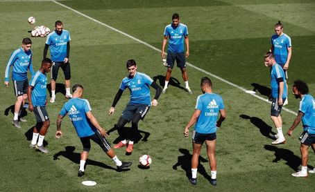 Bale y Varane no viajan a San Sebastián y vuelve Benzema Bale y Varane no viajan a San Sebastián y vuelve Benzema