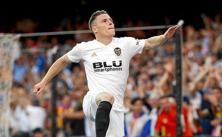 Gameiro, en el duelo de ayer ante el Alavés. Gameiro, en el duelo de ayer ante el Alavés.