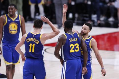99-110. Green y los Splash Brothers ponen a los Warriors a un triunfo de las Finales 99-110. Green y los Splash Brothers ponen a los Warriors a un triunfo de las Finales