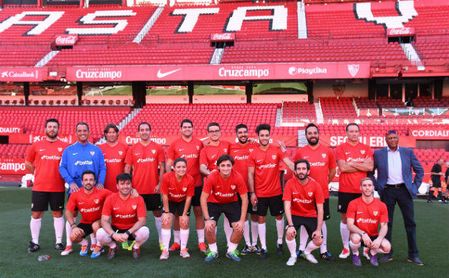 Betfair cumple el sueño de hinchas sevillistas con un partido contra periodistas en el Pizjuán Betfair cumple el sueño de hinchas sevillistas con un partido contra periodistas en el Pizjuán