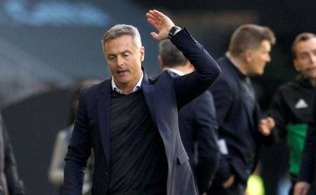 Escribá, tras renovar: "Con los pies en el suelo, queremos ser ambiciosos" Escribá, tras renovar: "Con los pies en el suelo, queremos ser ambiciosos"