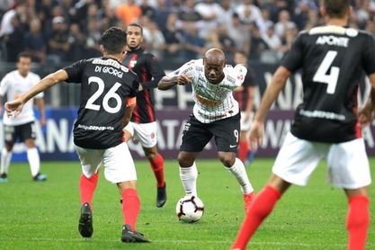 2-0. Corinthians derriba la muralla del Deportivo Lara y se acerca a octavos 2-0. Corinthians derriba la muralla del Deportivo Lara y se acerca a octavos