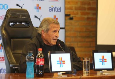 Tabárez dice que Suárez está trabajando bien y espera llevarle a Copa América Tabárez dice que Suárez está trabajando bien y espera llevarle a Copa América