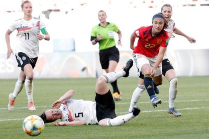 1-0. España estrecha su desventaja 1-0. España estrecha su desventaja