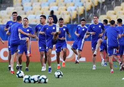 Paraguay reconoce el Maracaná en un entrenamiento en que escondió la alineación Paraguay reconoce el Maracaná en un entrenamiento en que escondió la alineación